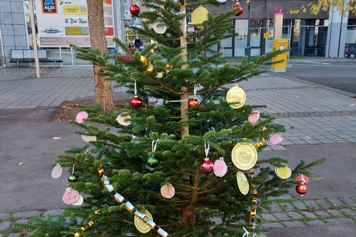„Weihnachtsbaum schmücken für die Stolberger Innenstadt“