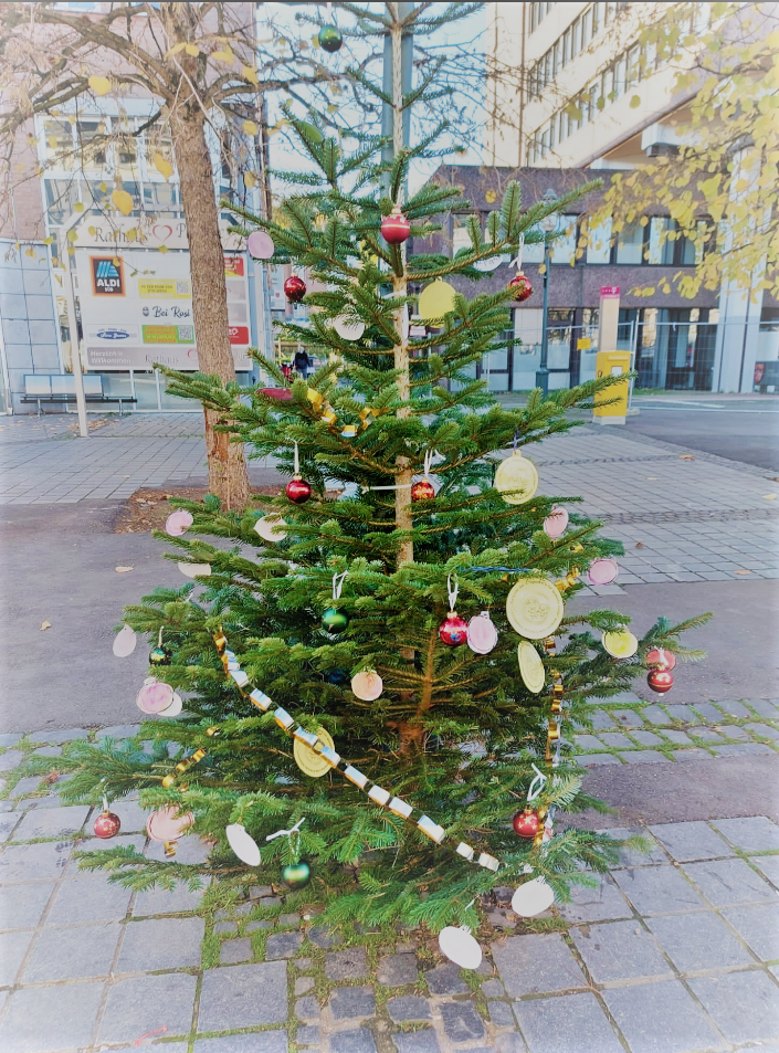 „Weihnachtsbaum schmücken für die Stolberger Innenstadt“ (c) SkF Stolberg